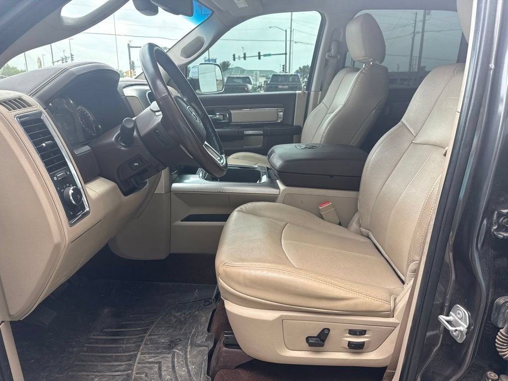 2017 RAM 1500 Laramie Crew Cab 4x4 5'7" Box
