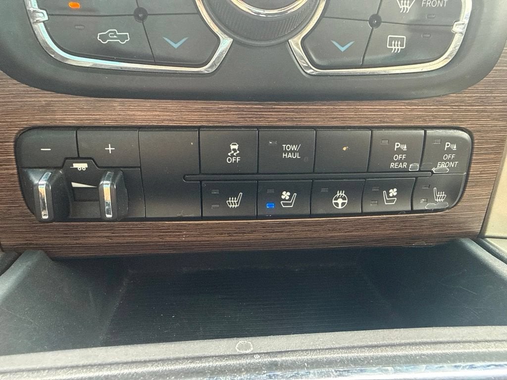 2017 RAM 1500 Laramie Crew Cab 4x4 5'7" Box