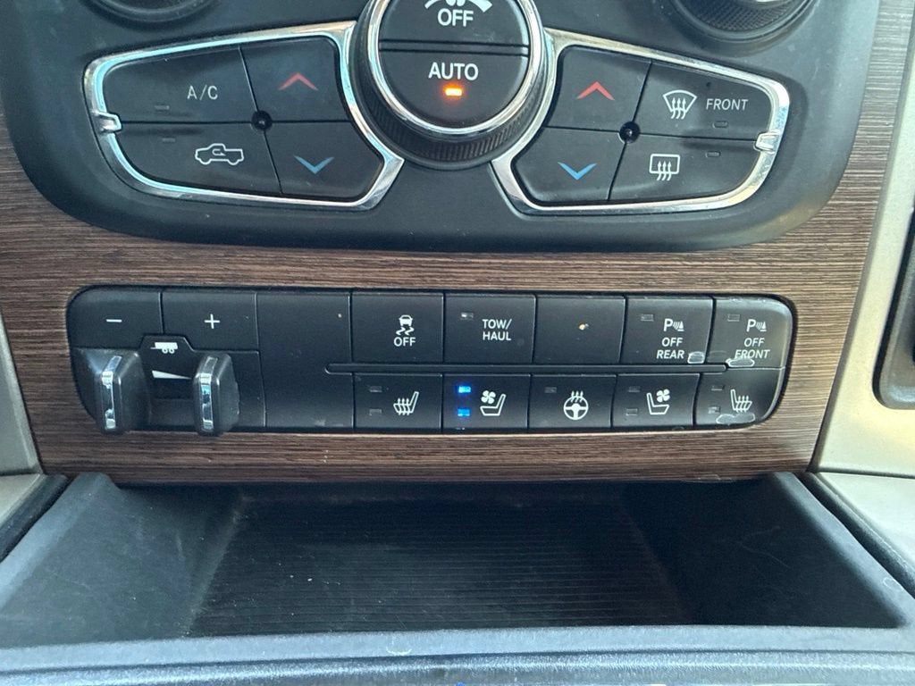 2017 RAM 1500 Laramie Crew Cab 4x4 5'7" Box