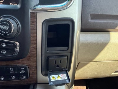 2017 RAM 1500 Laramie Crew Cab 4x4 5'7" Box