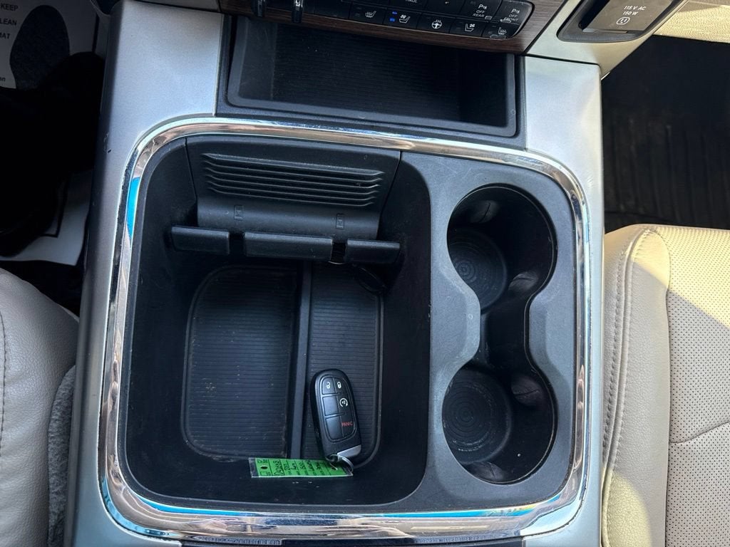 2017 RAM 1500 Laramie Crew Cab 4x4 5'7" Box