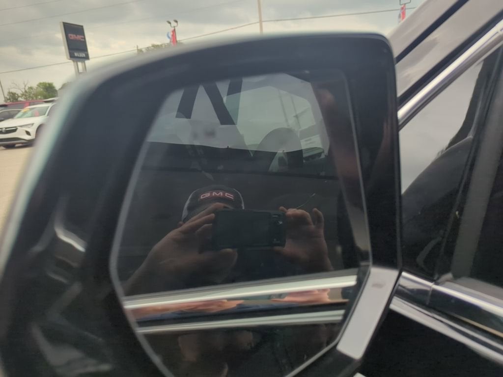 2025 GMC Yukon Elevation