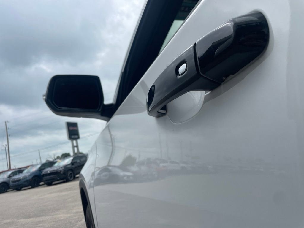 2023 Chevrolet Traverse 2FL