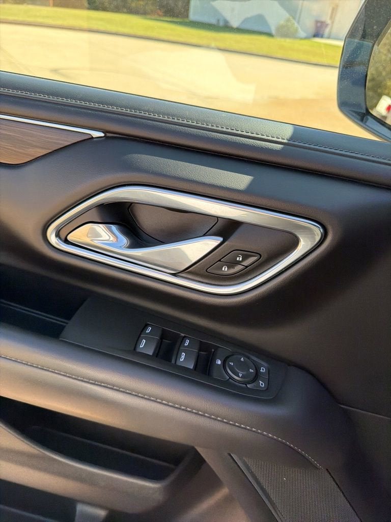 2023 Chevrolet Suburban LS