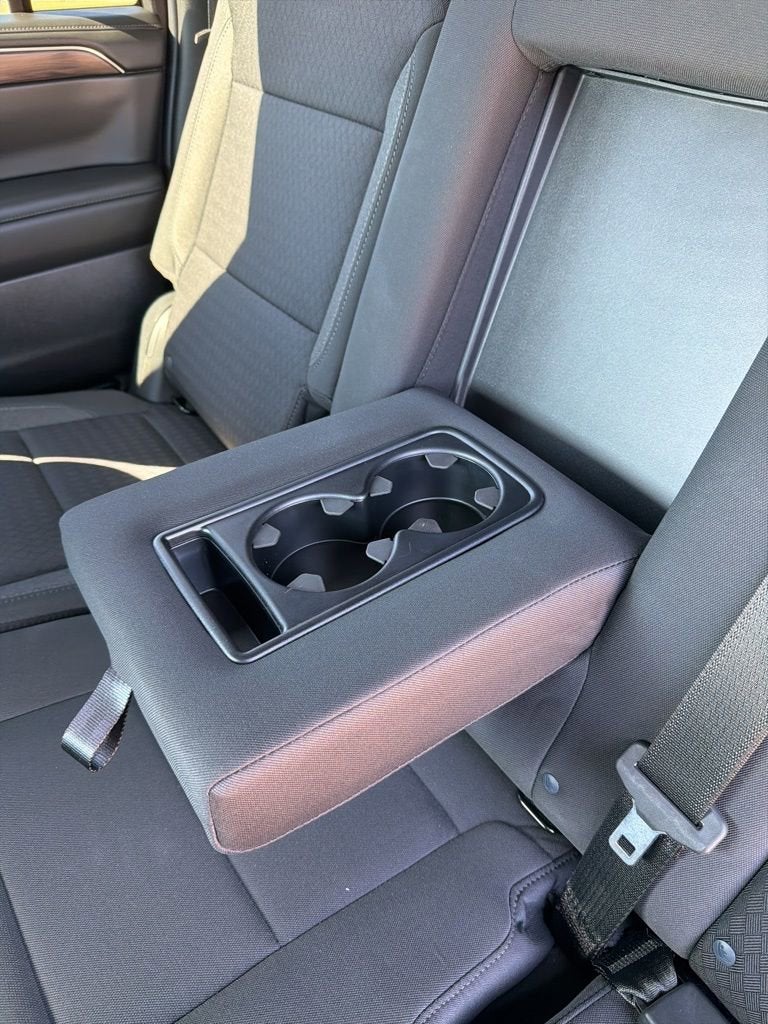 2023 Chevrolet Suburban LS