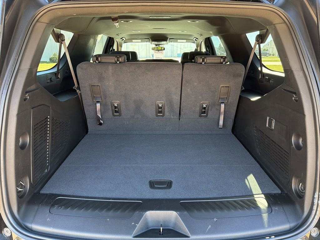 2023 Chevrolet Suburban LS