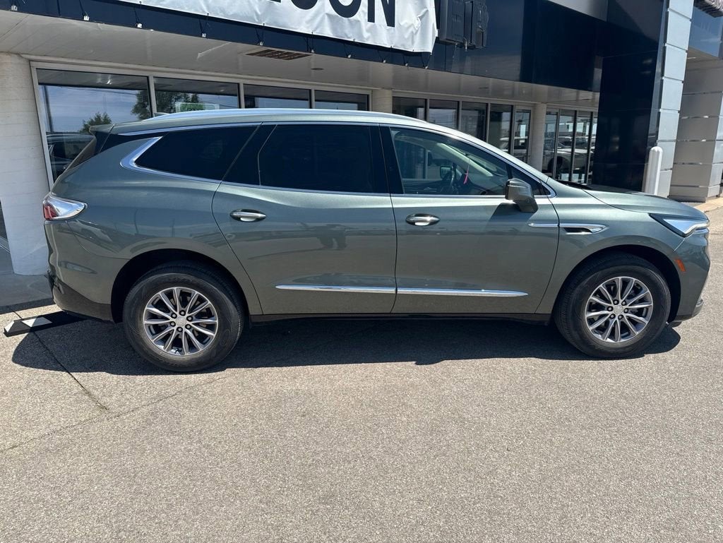 2022 Buick Enclave Essence