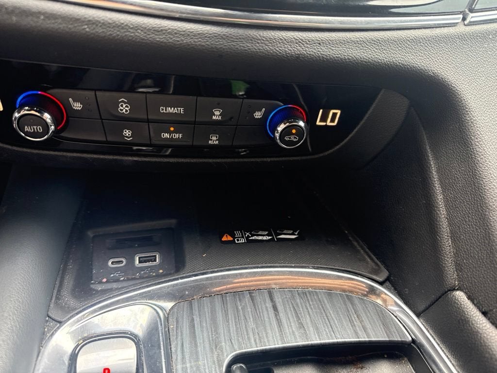 2023 Buick Enclave Essence