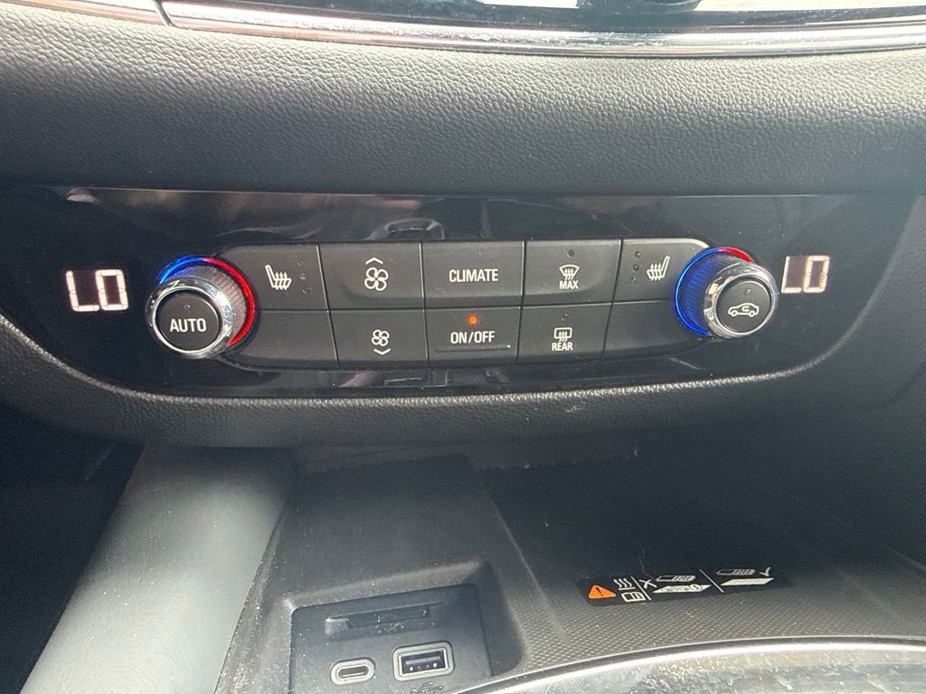 2023 Buick Enclave Essence