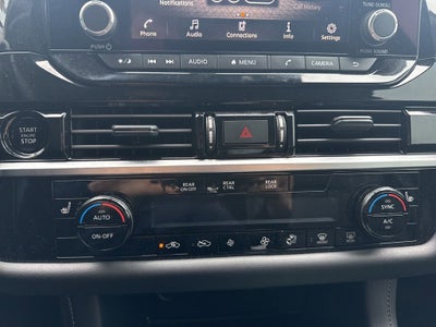 2025 Nissan Pathfinder SV