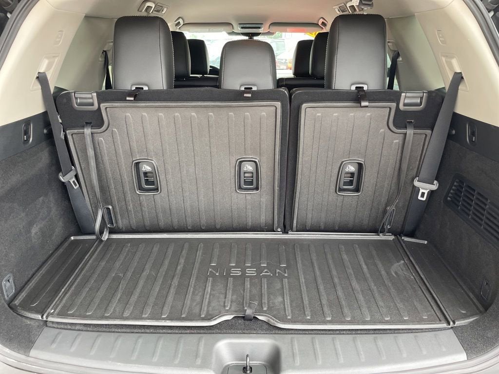 2025 Nissan Pathfinder SV