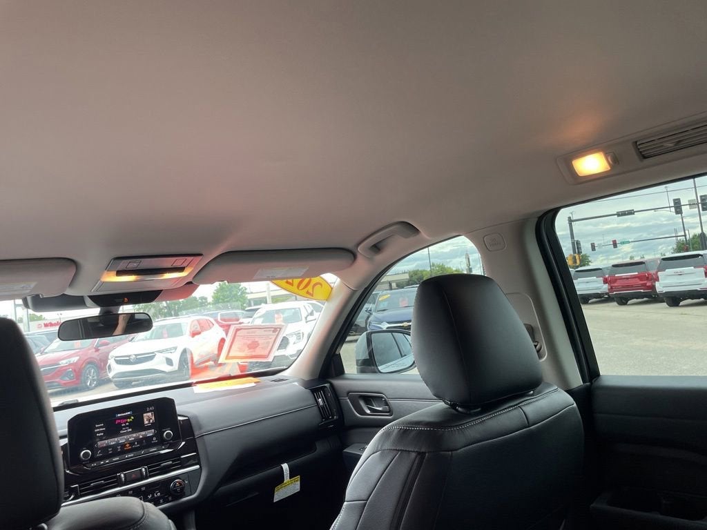 2025 Nissan Pathfinder SV