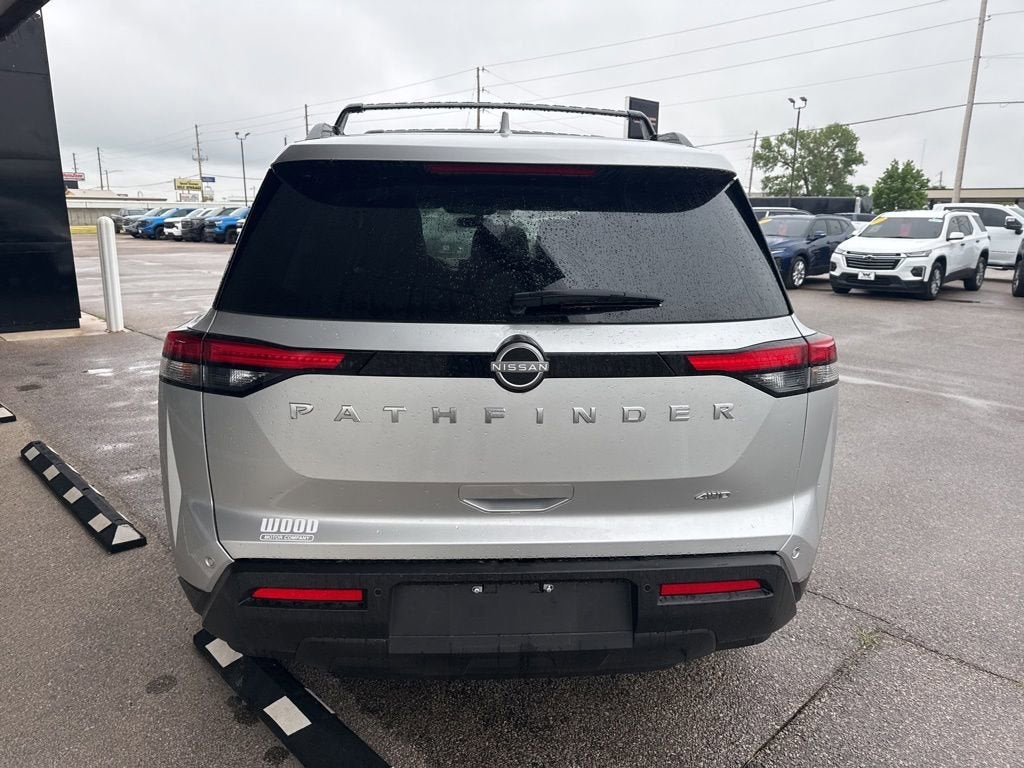 2025 Nissan Pathfinder SV