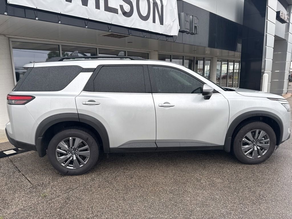 2025 Nissan Pathfinder SV