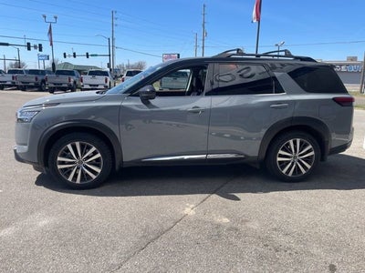 2022 Nissan Pathfinder Platinum